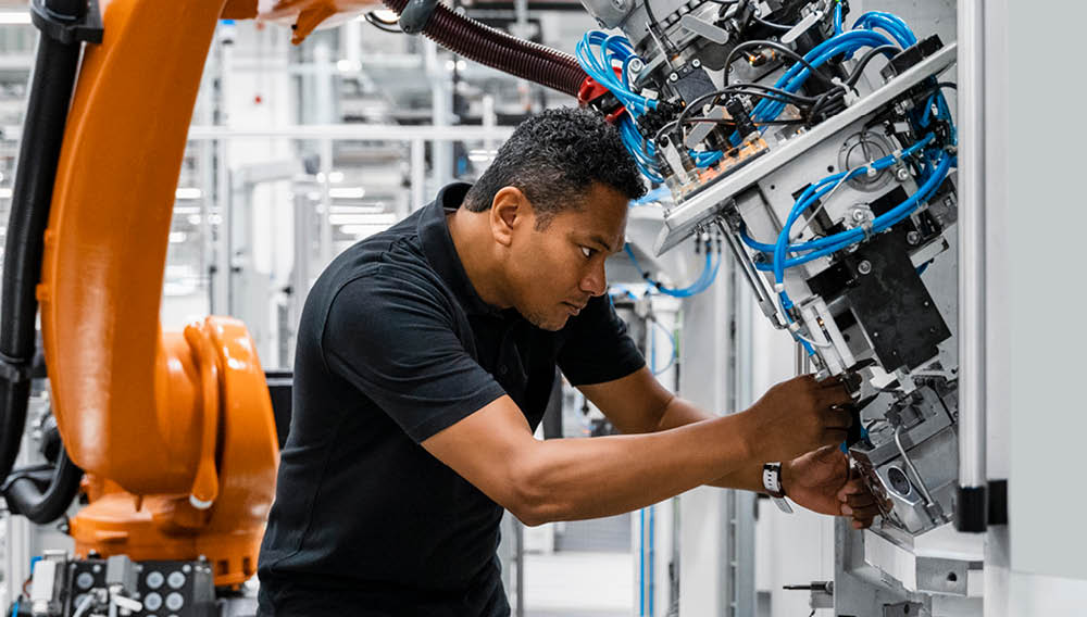 Güncel Teknolojiler: Yapay Zeka'nın Robotik Sistemlerle Hibritlenmesi Hakkında